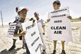 Children appeal to tour participants as they approach Highway 195  near Duroville. / Omar Ornelas The Desert Sun